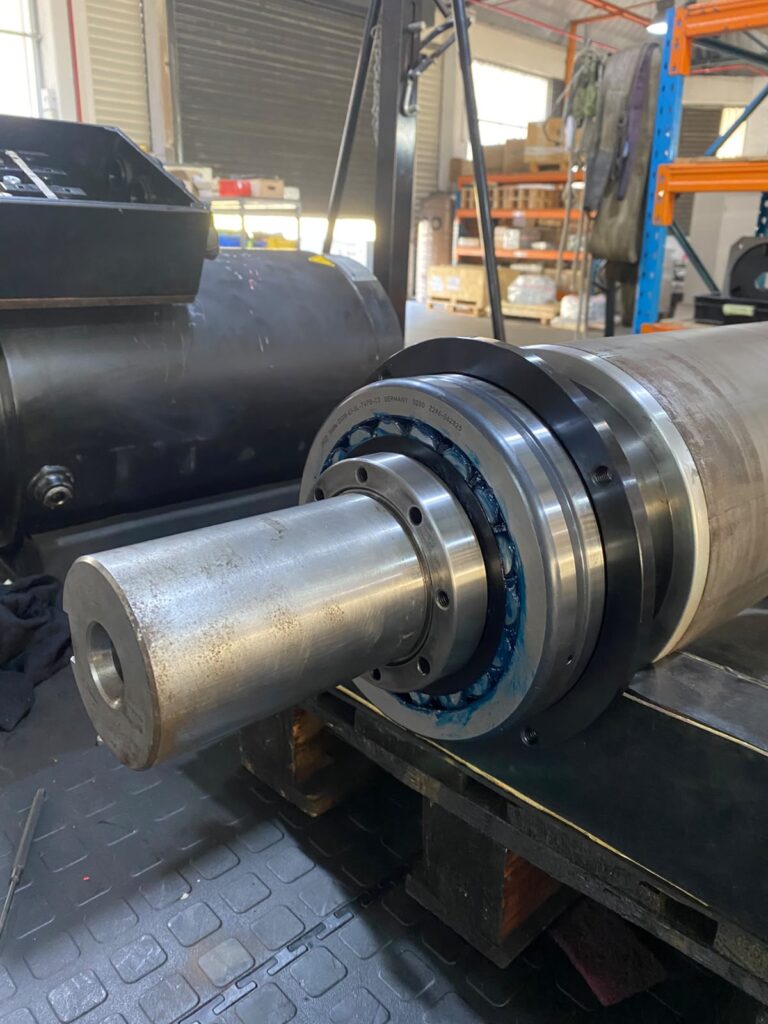 Rotor shaft and bearing of the water-damaged Modrol servo motor